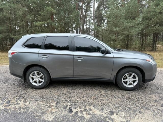 Серый Мицубиси Аутлендер, объемом двигателя 2.4 л и пробегом 150 тыс. км за 10900 $, фото 4 на Automoto.ua