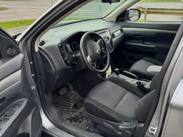 Серый Мицубиси Аутлендер, объемом двигателя 2 л и пробегом 177 тыс. км за 10399 $, фото 12 на Automoto.ua