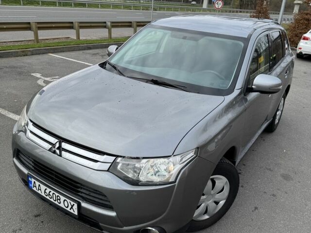 Серый Мицубиси Аутлендер, объемом двигателя 2 л и пробегом 177 тыс. км за 10399 $, фото 5 на Automoto.ua