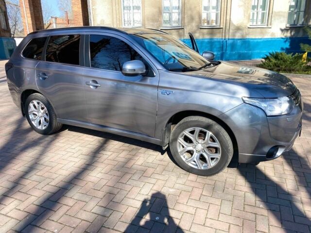 Сірий Міцубісі Аутлендер, об'ємом двигуна 2 л та пробігом 236 тис. км за 15000 $, фото 13 на Automoto.ua