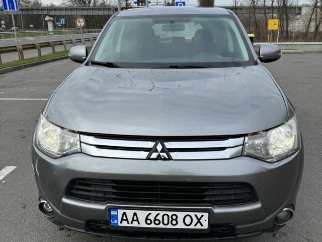 Серый Мицубиси Аутлендер, объемом двигателя 2 л и пробегом 177 тыс. км за 10399 $, фото 1 на Automoto.ua