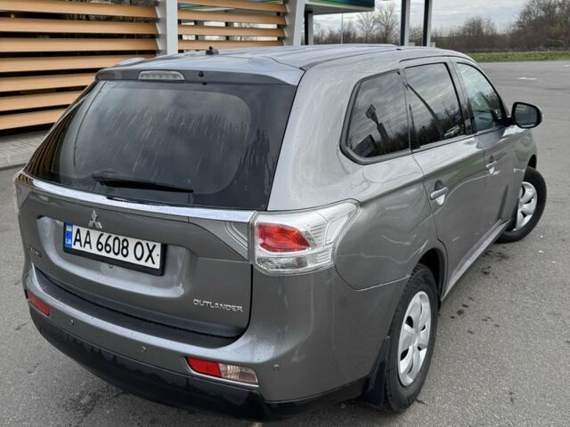 Серый Мицубиси Аутлендер, объемом двигателя 2 л и пробегом 177 тыс. км за 10399 $, фото 8 на Automoto.ua