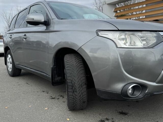 Серый Мицубиси Аутлендер, объемом двигателя 2 л и пробегом 177 тыс. км за 10399 $, фото 4 на Automoto.ua