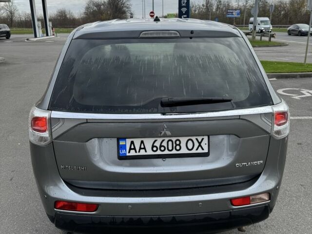 Серый Мицубиси Аутлендер, объемом двигателя 2 л и пробегом 177 тыс. км за 10399 $, фото 7 на Automoto.ua