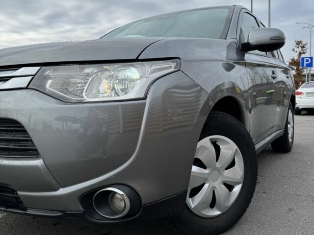 Серый Мицубиси Аутлендер, объемом двигателя 2 л и пробегом 177 тыс. км за 10399 $, фото 3 на Automoto.ua