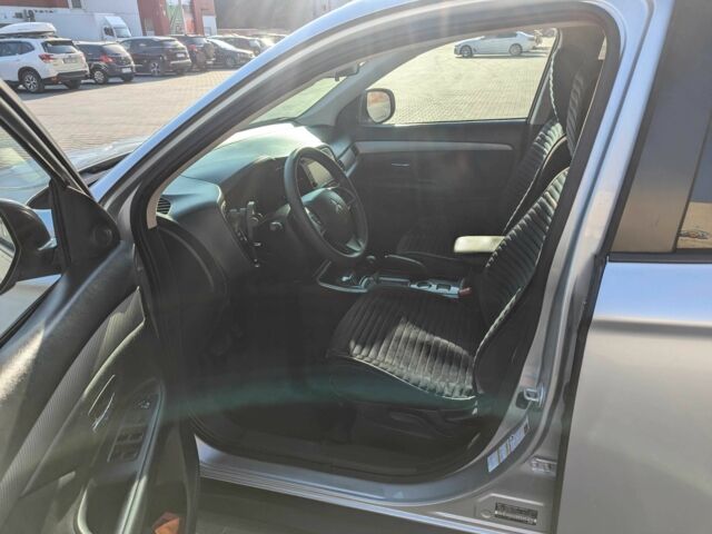 Серый Мицубиси Аутлендер, объемом двигателя 2.4 л и пробегом 142 тыс. км за 15999 $, фото 6 на Automoto.ua