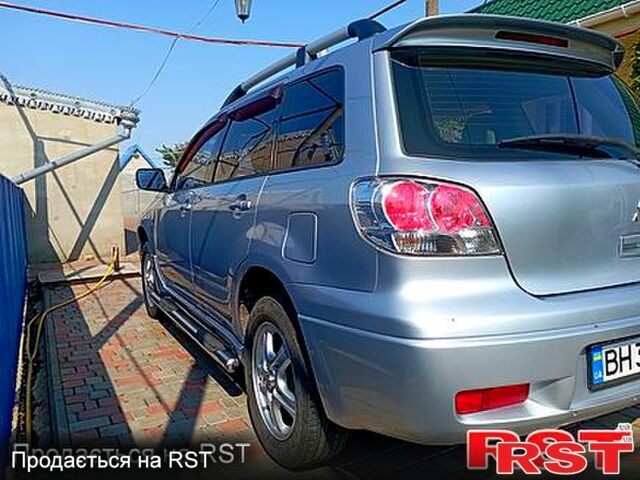 Серый Мицубиси Аутлендер, объемом двигателя 2 л и пробегом 280 тыс. км за 5500 $, фото 5 на Automoto.ua