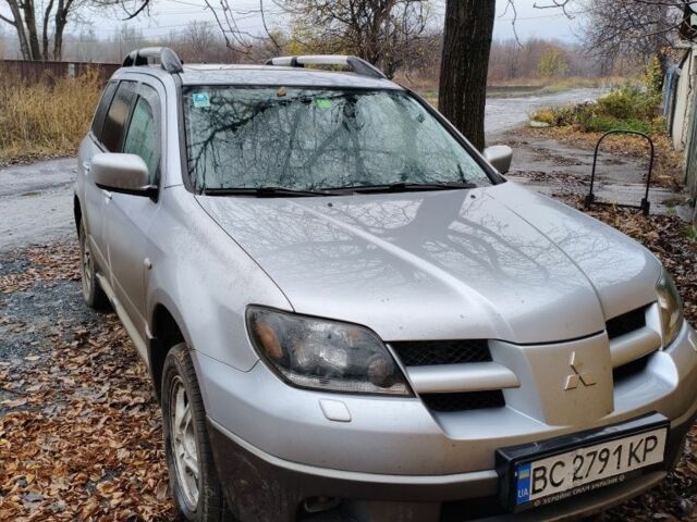 Серый Мицубиси Аутлендер, объемом двигателя 2 л и пробегом 371 тыс. км за 5700 $, фото 2 на Automoto.ua
