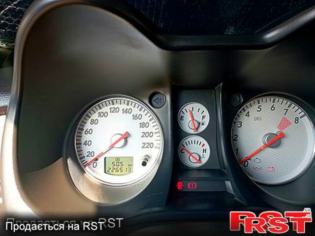 Серый Мицубиси Аутлендер, объемом двигателя 2 л и пробегом 280 тыс. км за 5500 $, фото 2 на Automoto.ua