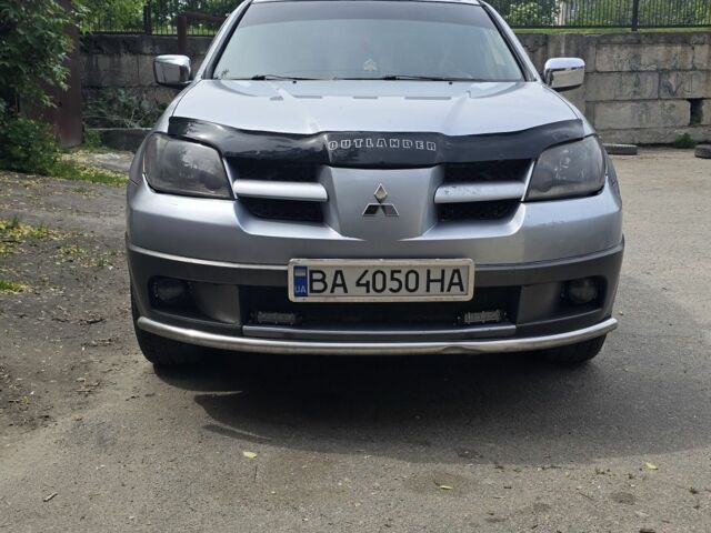 Серый Мицубиси Аутлендер, объемом двигателя 2 л и пробегом 300 тыс. км за 7000 $, фото 2 на Automoto.ua