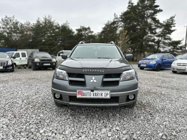 Серый Мицубиси Аутлендер, объемом двигателя 0 л и пробегом 265 тыс. км за 6300 $, фото 1 на Automoto.ua