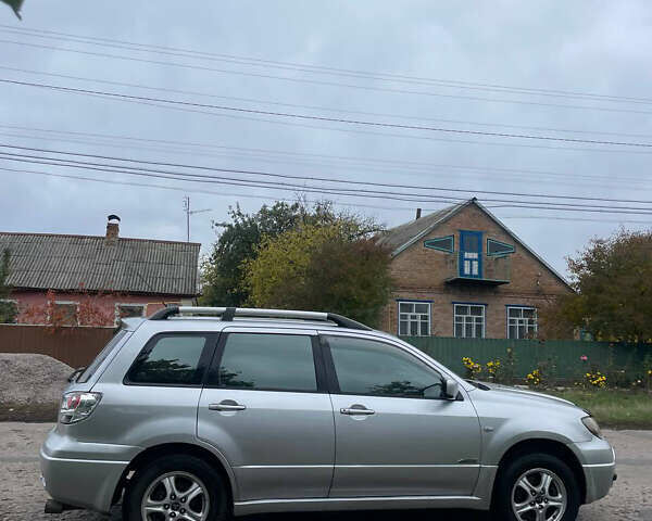 Сірий Міцубісі Аутлендер, об'ємом двигуна 2 л та пробігом 252 тис. км за 4600 $, фото 3 на Automoto.ua