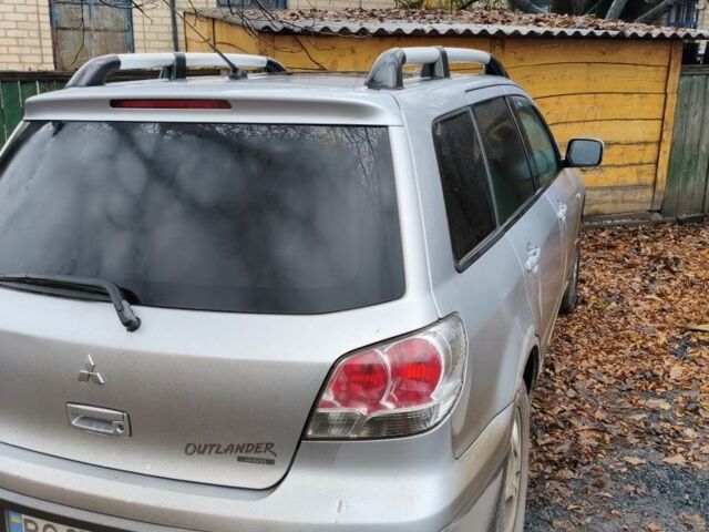 Серый Мицубиси Аутлендер, объемом двигателя 2 л и пробегом 371 тыс. км за 5700 $, фото 1 на Automoto.ua