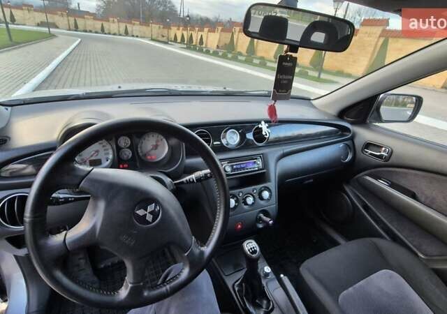 Серый Мицубиси Аутлендер, объемом двигателя 2 л и пробегом 209 тыс. км за 5800 $, фото 9 на Automoto.ua