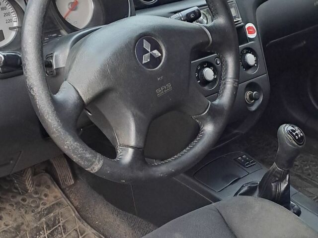 Серый Мицубиси Аутлендер, объемом двигателя 2 л и пробегом 240 тыс. км за 3900 $, фото 7 на Automoto.ua