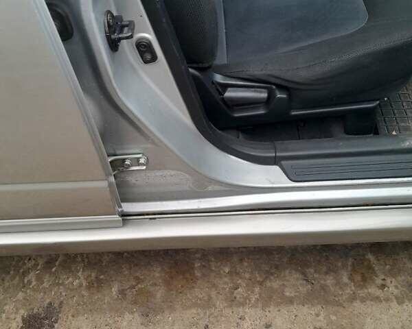 Серый Мицубиси Аутлендер, объемом двигателя 2.4 л и пробегом 250 тыс. км за 5600 $, фото 3 на Automoto.ua