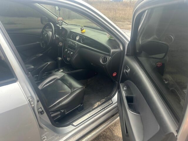 Сірий Міцубісі Аутлендер, об'ємом двигуна 2.4 л та пробігом 275 тис. км за 6400 $, фото 6 на Automoto.ua