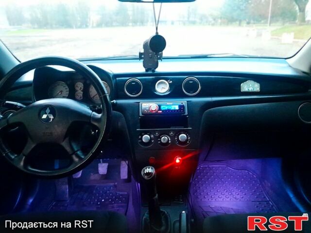 Серый Мицубиси Аутлендер, объемом двигателя 2 л и пробегом 0 тыс. км за 5000 $, фото 4 на Automoto.ua