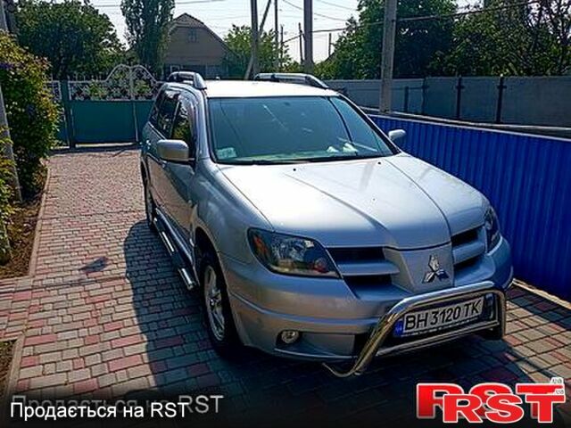 Серый Мицубиси Аутлендер, объемом двигателя 2 л и пробегом 280 тыс. км за 5500 $, фото 1 на Automoto.ua