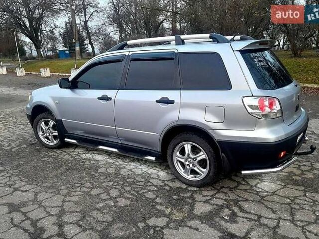 Серый Мицубиси Аутлендер, объемом двигателя 2 л и пробегом 400 тыс. км за 5000 $, фото 7 на Automoto.ua