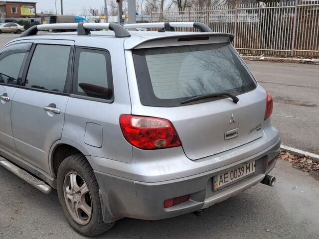Серый Мицубиси Аутлендер, объемом двигателя 2 л и пробегом 240 тыс. км за 3900 $, фото 5 на Automoto.ua