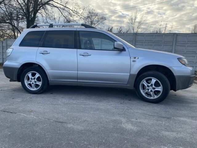 Сірий Міцубісі Аутлендер, об'ємом двигуна 2 л та пробігом 228 тис. км за 6300 $, фото 2 на Automoto.ua