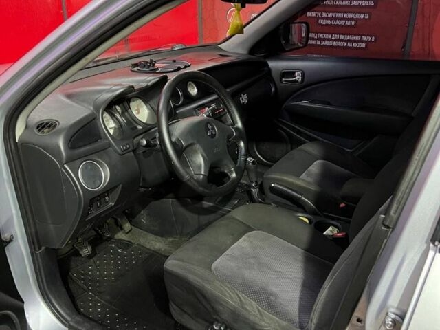 Серый Мицубиси Аутлендер, объемом двигателя 0 л и пробегом 400 тыс. км за 2500 $, фото 4 на Automoto.ua