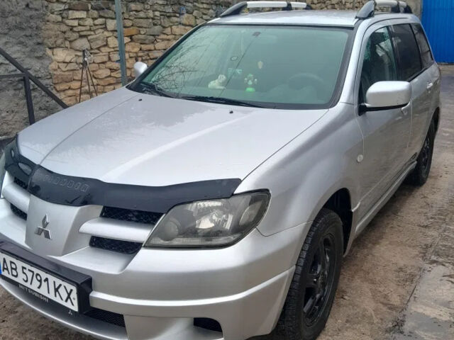 Серый Мицубиси Аутлендер, объемом двигателя 2.4 л и пробегом 250 тыс. км за 5600 $, фото 2 на Automoto.ua