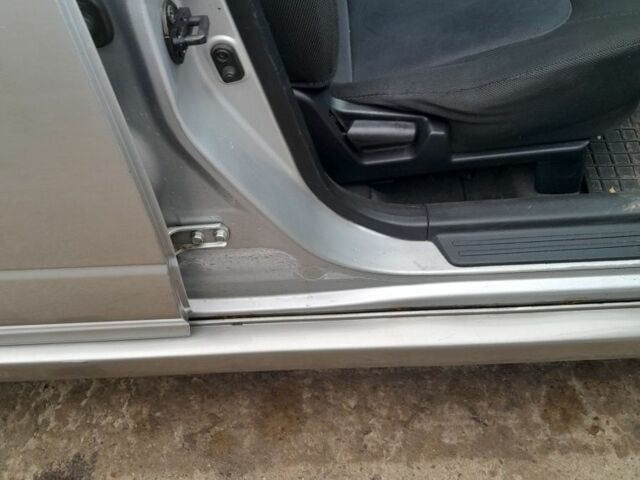 Серый Мицубиси Аутлендер, объемом двигателя 2.4 л и пробегом 250 тыс. км за 5600 $, фото 5 на Automoto.ua