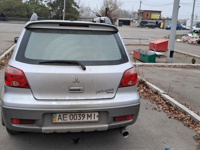Серый Мицубиси Аутлендер, объемом двигателя 2 л и пробегом 240 тыс. км за 3900 $, фото 6 на Automoto.ua