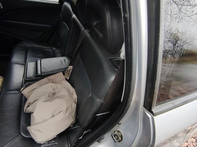 Серый Мицубиси Аутлендер, объемом двигателя 2 л и пробегом 371 тыс. км за 5700 $, фото 3 на Automoto.ua