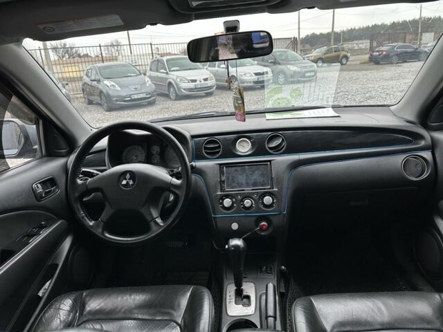 Серый Мицубиси Аутлендер, объемом двигателя 0 л и пробегом 265 тыс. км за 6300 $, фото 7 на Automoto.ua