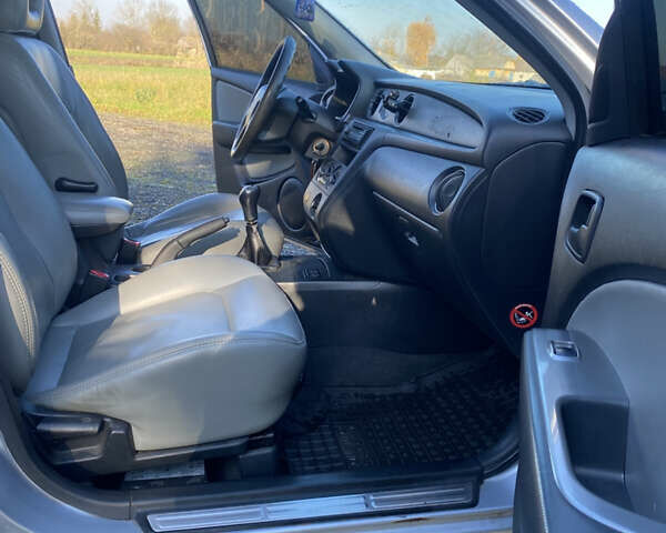 Серый Мицубиси Аутлендер, объемом двигателя 2 л и пробегом 250 тыс. км за 5700 $, фото 10 на Automoto.ua