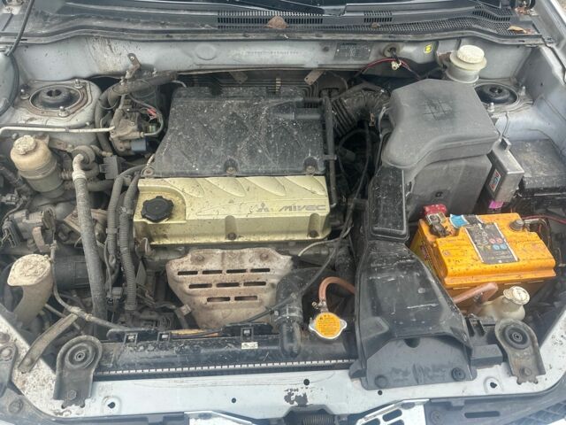 Сірий Міцубісі Аутлендер, об'ємом двигуна 2.4 л та пробігом 275 тис. км за 6400 $, фото 5 на Automoto.ua