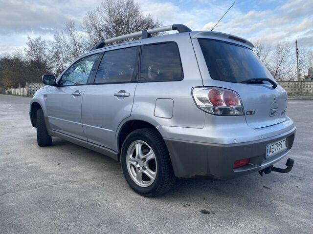 Сірий Міцубісі Аутлендер, об'ємом двигуна 2 л та пробігом 228 тис. км за 6300 $, фото 4 на Automoto.ua