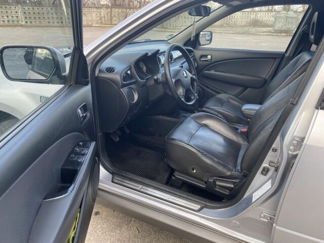 Сірий Міцубісі Аутлендер, об'ємом двигуна 2 л та пробігом 228 тис. км за 6300 $, фото 6 на Automoto.ua