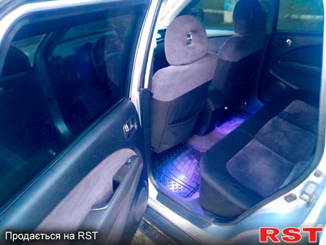 Серый Мицубиси Аутлендер, объемом двигателя 2 л и пробегом 0 тыс. км за 5000 $, фото 5 на Automoto.ua