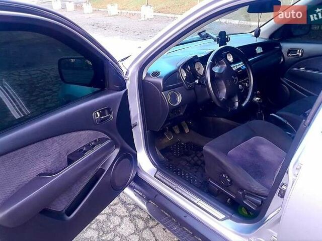 Серый Мицубиси Аутлендер, объемом двигателя 2 л и пробегом 400 тыс. км за 5000 $, фото 2 на Automoto.ua