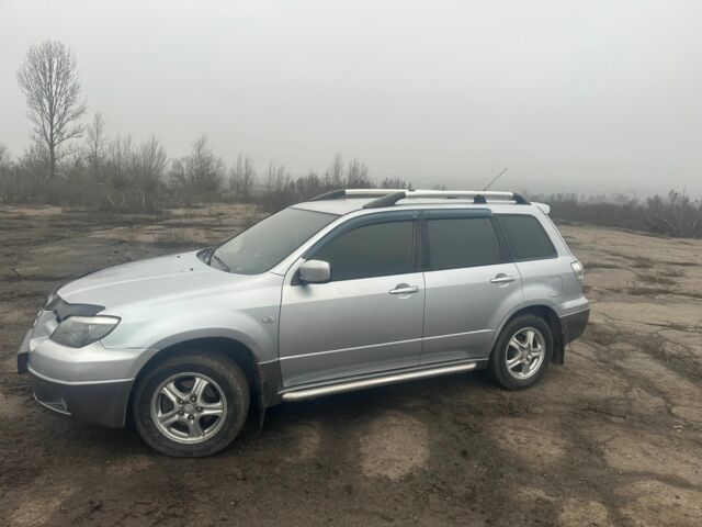 Сірий Міцубісі Аутлендер, об'ємом двигуна 2.4 л та пробігом 275 тис. км за 6400 $, фото 1 на Automoto.ua