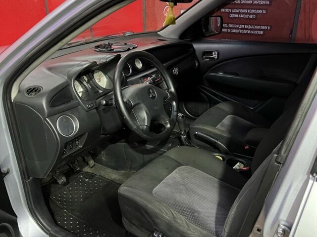 Серый Мицубиси Аутлендер, объемом двигателя 0 л и пробегом 300 тыс. км за 2500 $, фото 7 на Automoto.ua