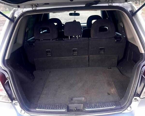 Серый Мицубиси Аутлендер, объемом двигателя 2 л и пробегом 400 тыс. км за 5000 $, фото 5 на Automoto.ua