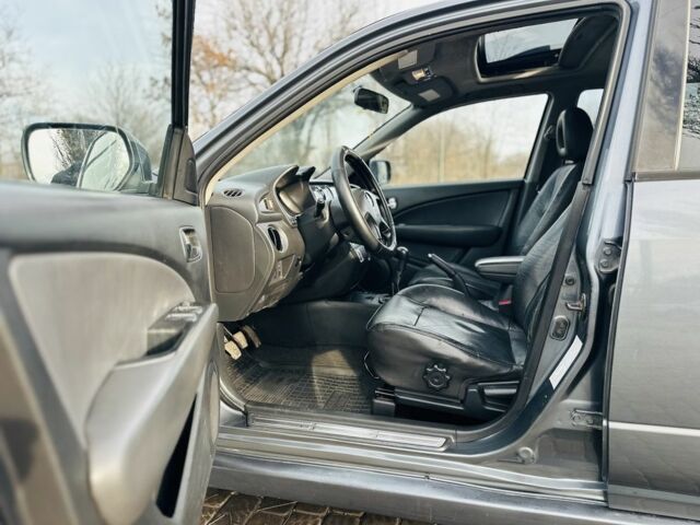 Сірий Міцубісі Аутлендер, об'ємом двигуна 2 л та пробігом 280 тис. км за 3500 $, фото 7 на Automoto.ua