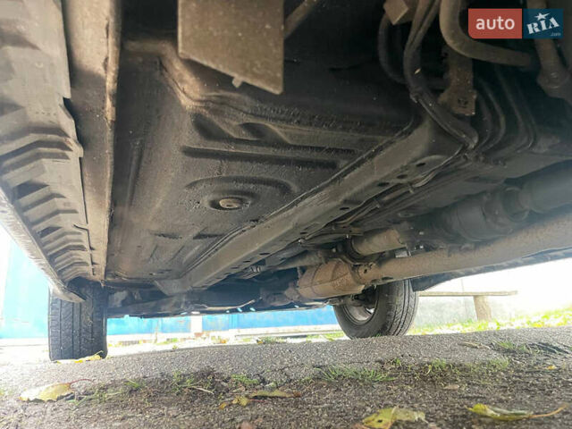 Сірий Міцубісі Аутлендер, об'ємом двигуна 2 л та пробігом 252 тис. км за 4600 $, фото 32 на Automoto.ua