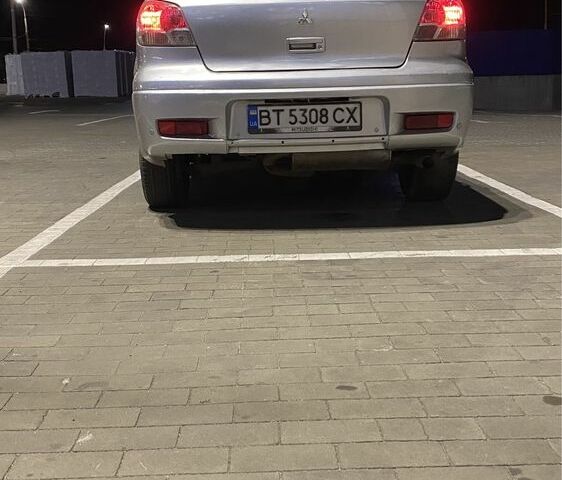 Серый Мицубиси Аутлендер, объемом двигателя 2.4 л и пробегом 285 тыс. км за 4600 $, фото 3 на Automoto.ua