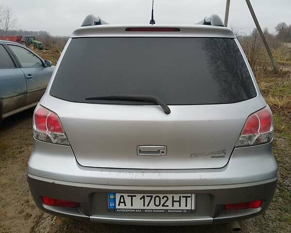 Серый Мицубиси Аутлендер, объемом двигателя 2.38 л и пробегом 255 тыс. км за 6000 $, фото 4 на Automoto.ua