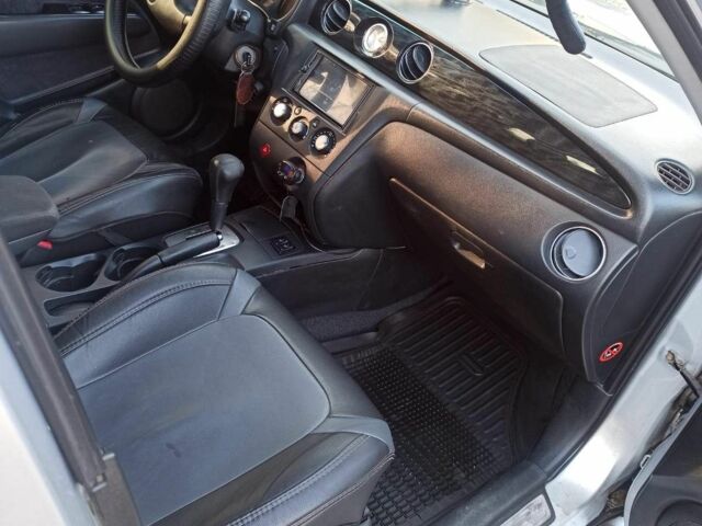 Серый Мицубиси Аутлендер, объемом двигателя 2.4 л и пробегом 317 тыс. км за 5200 $, фото 8 на Automoto.ua