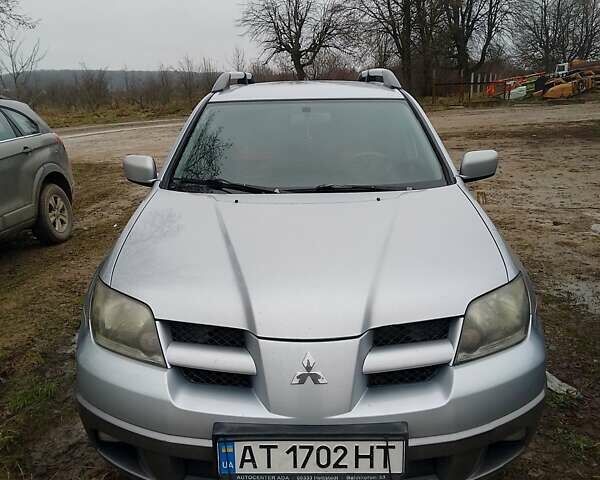 Серый Мицубиси Аутлендер, объемом двигателя 2.38 л и пробегом 255 тыс. км за 6000 $, фото 3 на Automoto.ua