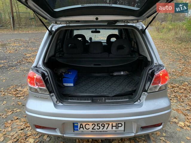 Серый Мицубиси Аутлендер, объемом двигателя 2 л и пробегом 239 тыс. км за 5800 $, фото 6 на Automoto.ua