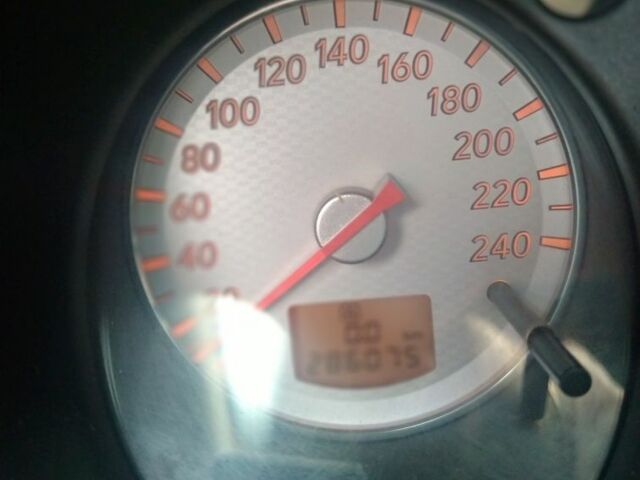 Серый Мицубиси Аутлендер, объемом двигателя 2.4 л и пробегом 286 тыс. км за 7400 $, фото 5 на Automoto.ua