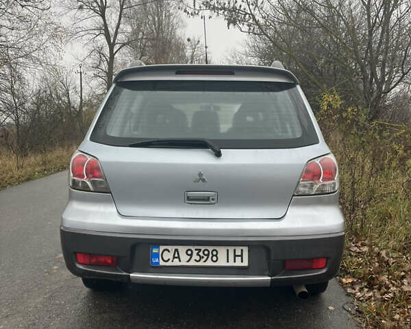 Серый Мицубиси Аутлендер, объемом двигателя 2.38 л и пробегом 432 тыс. км за 4700 $, фото 3 на Automoto.ua